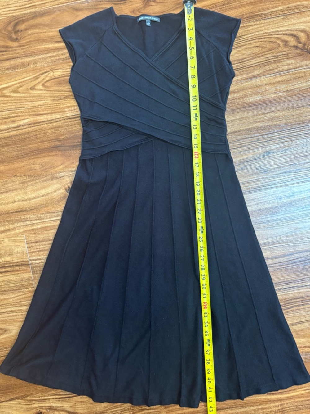 Jones Wear Black Pleated V-Neck Midi Dress